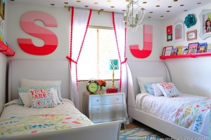 girls-coral-and-turquoise-bedroom.jpg