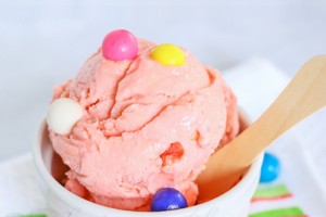 Bubblegum Frozen Yogurt by Gina @ Kleinworth &Co.
