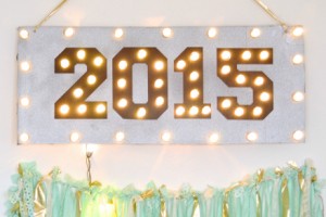 Light-up-NYE-party-decor