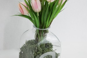 This is BEAUTIFUL! Make a DIY etched glass vase in about 20 minutes. Full tutorial by Designer Trapped in a Lawyer's Body for All Things Thrifty!