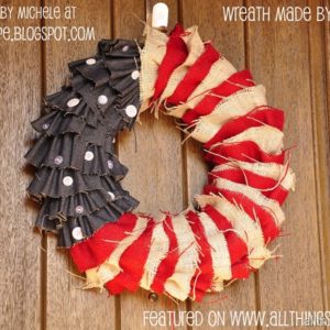 Barn Wood American Flag Decor and Patriotic Wreath {reminders} thumbnail