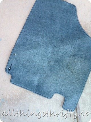 How to clean floor mats in your car