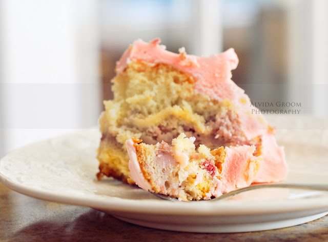 white+chocolate+raspberry+bundt+cake