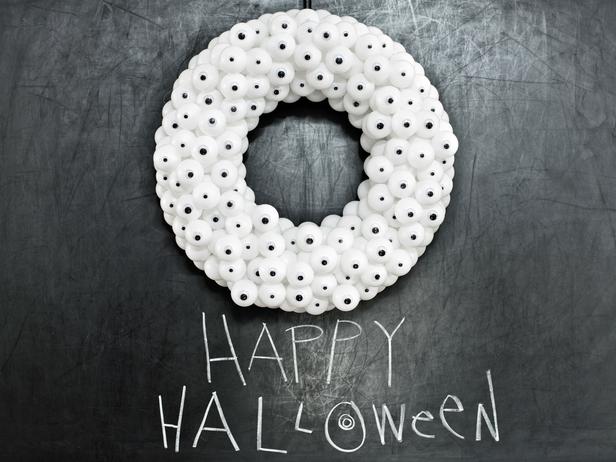 Halloween-wreath-eyeballs_4x3_lg