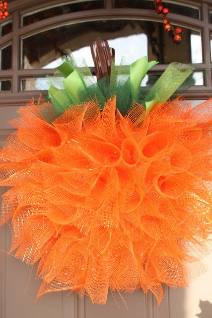 mesh-pumpkin-wreath