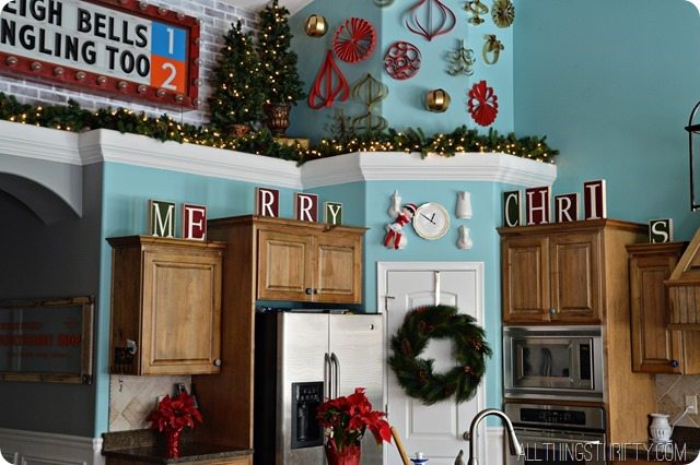 kitchen-decorating-for-christmas