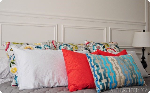 master-bedroom-pillows