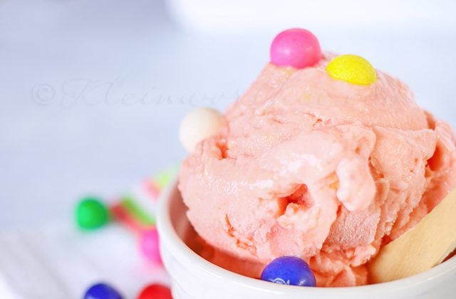 Bubblegum Frozen Yogurt by Gina @ Kleinworth &Co.