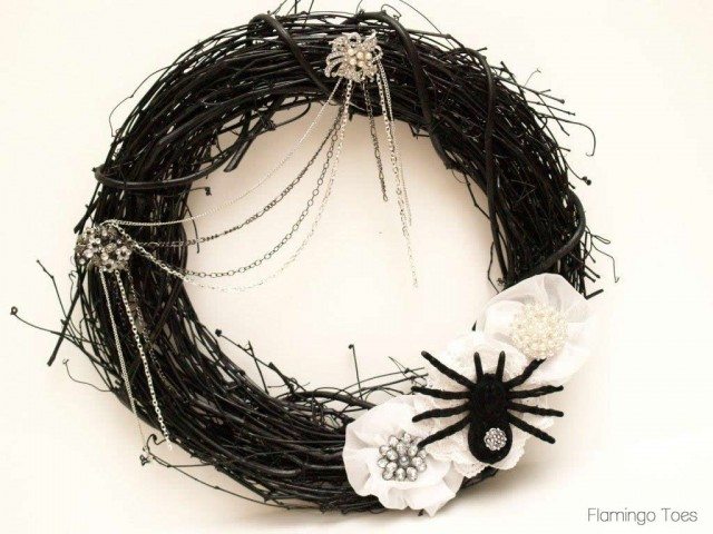 glam-spider-wreath