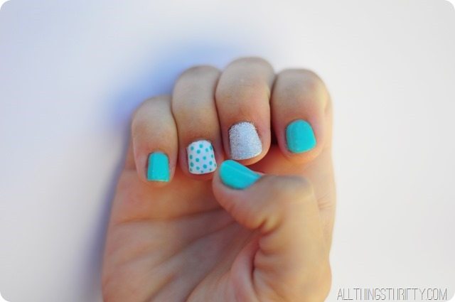 white-turquoise-and-silver-glitter-fingernail-polish-ideas