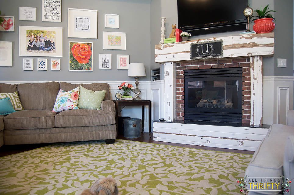 Coral and Green Living Room Decor (10 of 35)