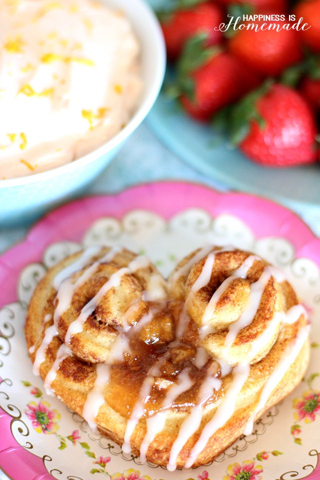 Sweet-Heart-Apple-Cinnamon-Rolls-from-Pepperidge-Farm