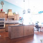 cottage-style-kitchen-turquoise-paint-11
