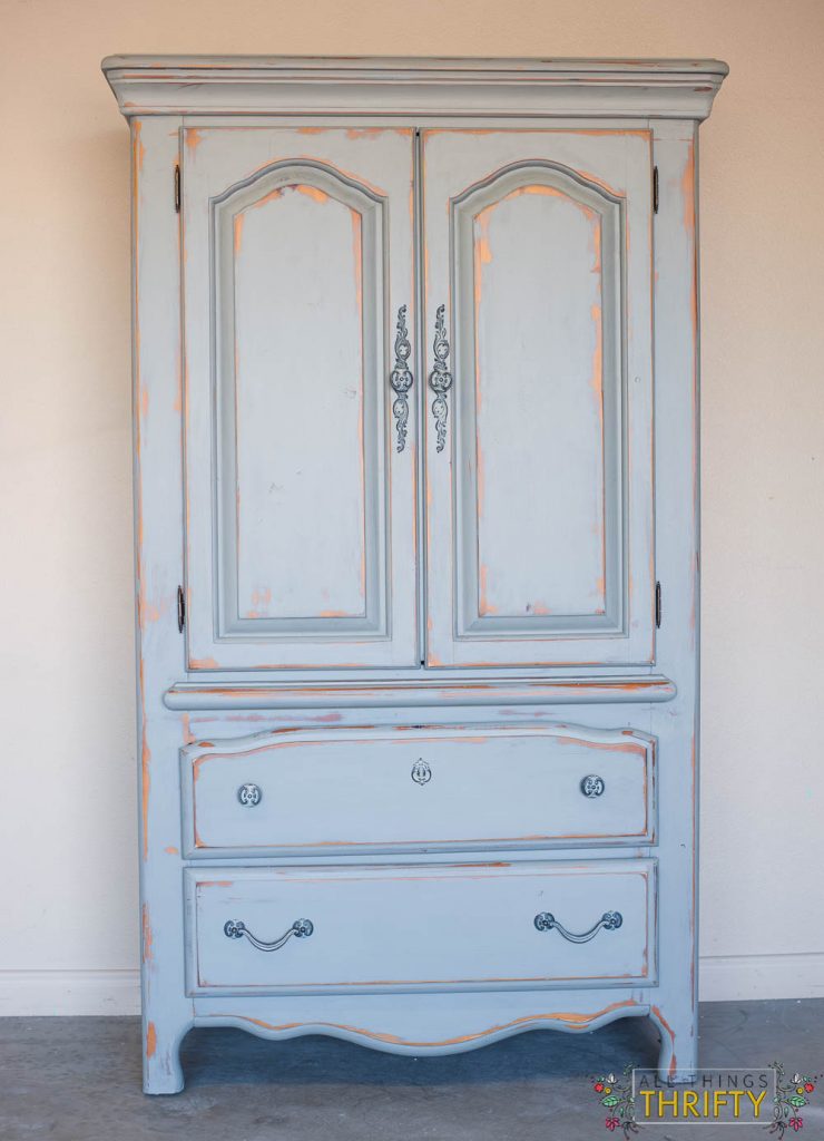 How to Paint and Distress furniture with Chalk Paint