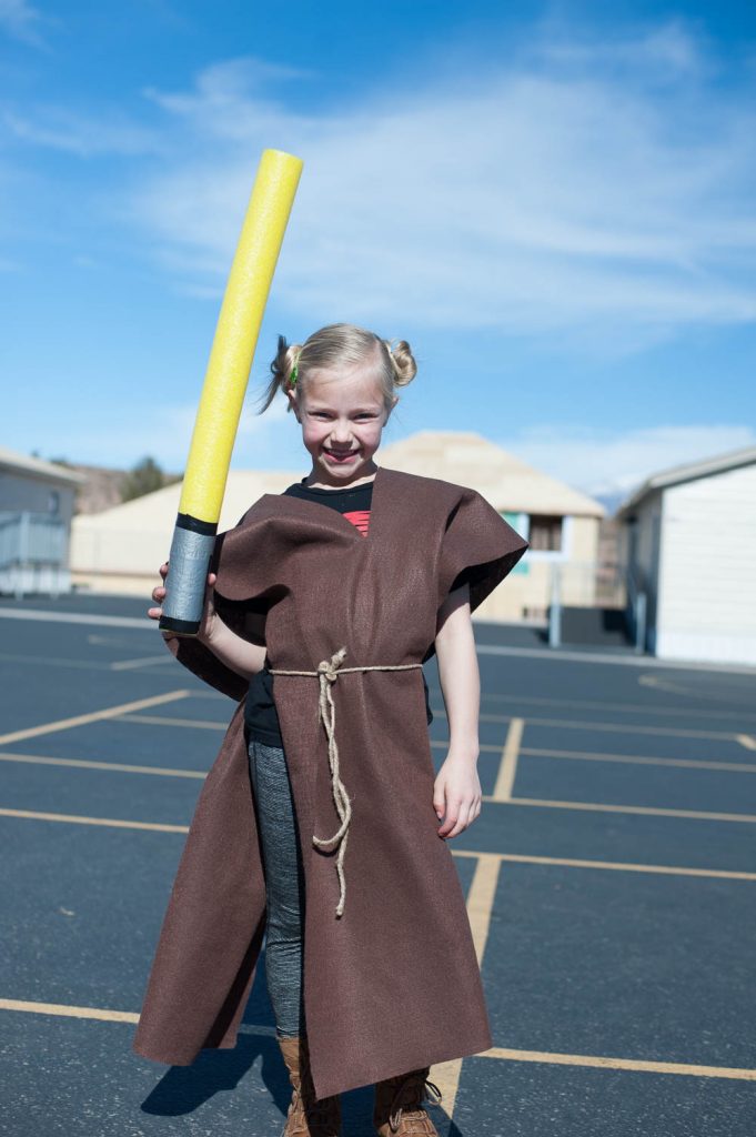 How to make an EASY no sew Jedi Padawan Costume for birthday party guests!