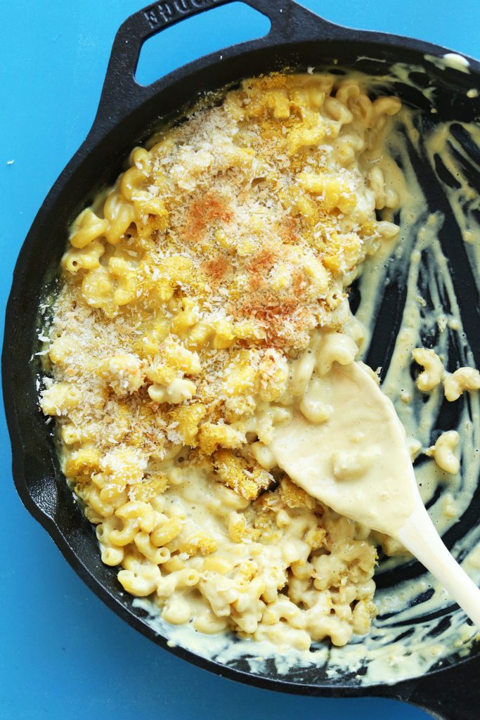 VEGAN-Garlic-Mac-n-Cheese-So-creamy-and-cheesy-youd-never-guess-it-was-dairy-free-dinner-vegan-recipe