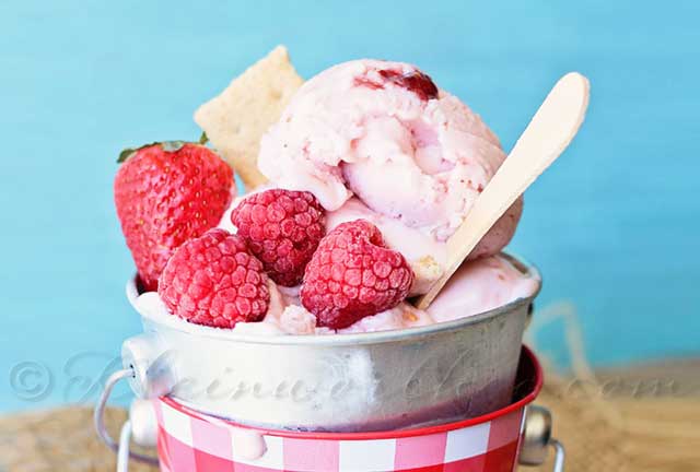 Packed with a medley of berries & great cheesecake flavor, Double Berry Cheesecake Frozen Yogurt is a delicious & easy summer treat to enjoy with the family. 