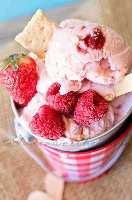 Packed with a medley of berries & great cheesecake flavor, Double Berry Cheesecake Frozen Yogurt is a delicious & easy summer treat to enjoy with the family. 