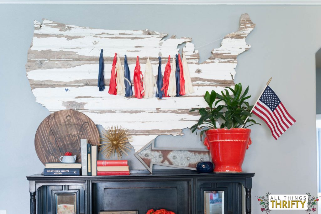 Red, White, and Blue Patriotic Decor Ideas-14