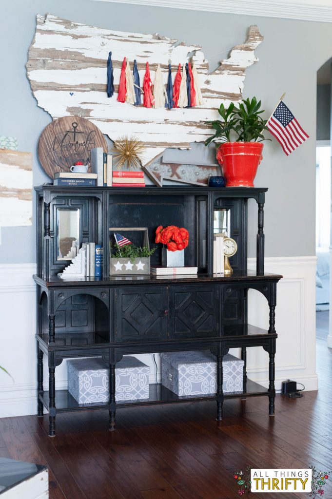 Red, White, and Blue Patriotic Decor Ideas-3