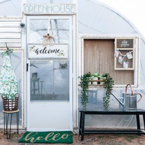 Cute Greenhouse Decor Ideas thumbnail