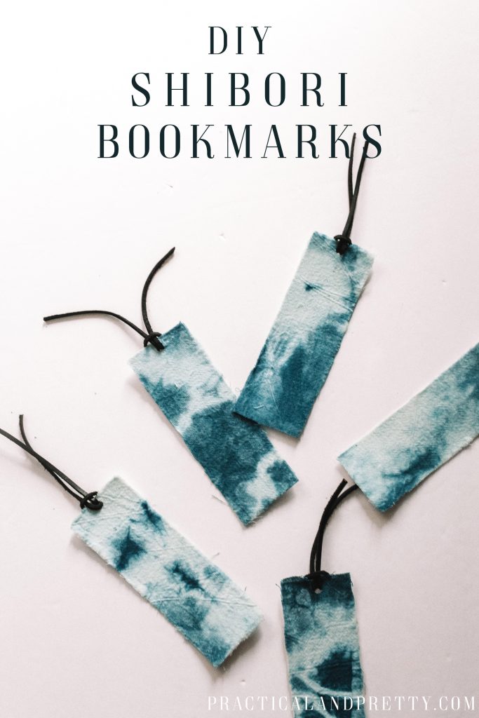 Create these simple and unique DIY bookmarks using dyed scraps of fabric or even just give new life to some old dyed fabric!